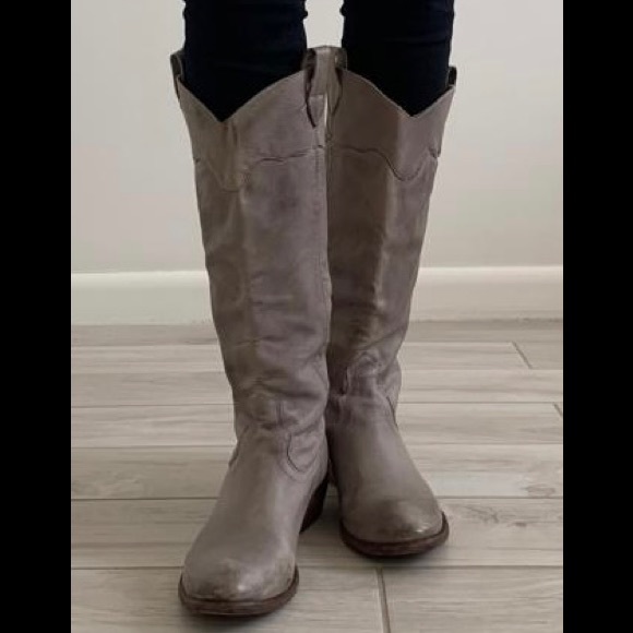 Frye Carson Riding boots. - Picture 3 of 10